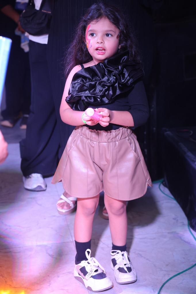 Neon play session at Dreamverse India